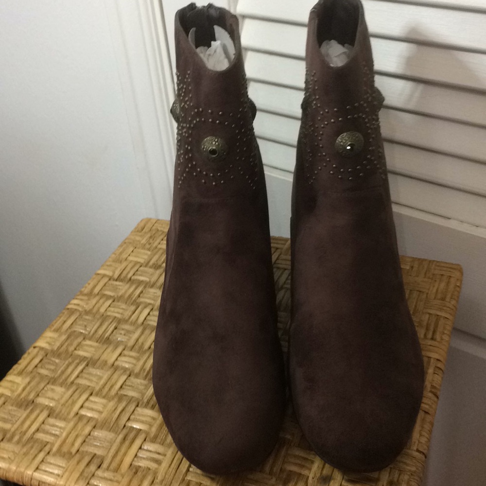 WOMEN'S FAUX SUEDE BOOTIE SIZE 9.5 WW BROWN - Picture 3 of 5